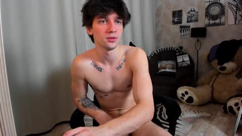 Snapshot of teddy_mode chatting on 01-15-25, 04:36 Teddy online show from 01-15-25, 04:36