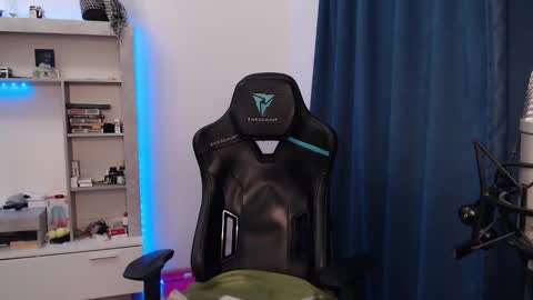 Snapshot of teddy_mode chatting on 02-16-25, 11:48 Teddy online show from 02-16-25, 11:48