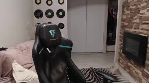 Snapshot of teddy_mode chatting on 11-18-25, 02:50 Teddy online show from 11-18-25, 02:50