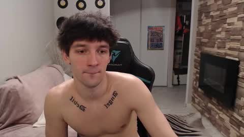 Snapshot of teddy_mode chatting on 11-21-25, 11:47 Teddy online show from 11-21-25, 11:47