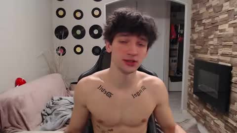 Snapshot of teddy_mode chatting on 11-25-25, 01:16 Teddy online show from 11-25-25, 01:16