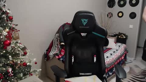 Snapshot of teddy_mode chatting on 12-20-25, 03:57 Teddy online show from 12-20-25, 03:57