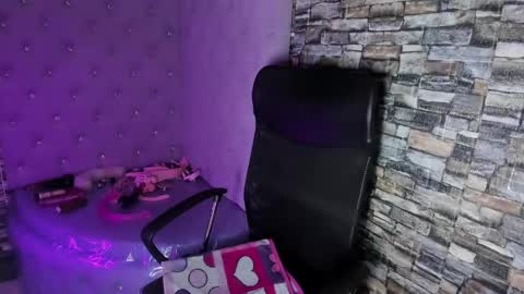 Tayloor online show from 02-08-25, 03:19