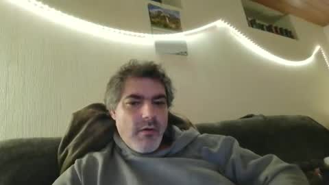 Snapshot of teeforyou chatting on 12-18-25, 05:57 Peter online show from 12-18-25, 05:57