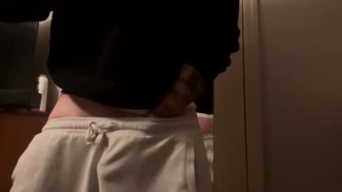 Twizzler online show from 10-10-25, 02:21