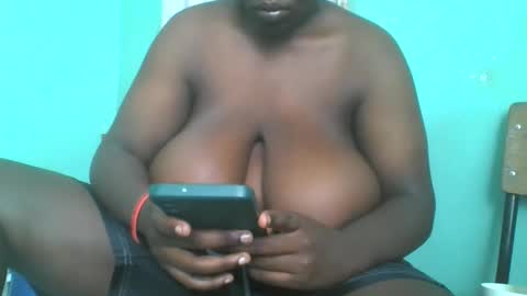 Snapshot of teezzy33 chatting on 02-20-26, 06:37 teezzy33 online show from 02-20-26, 06:37