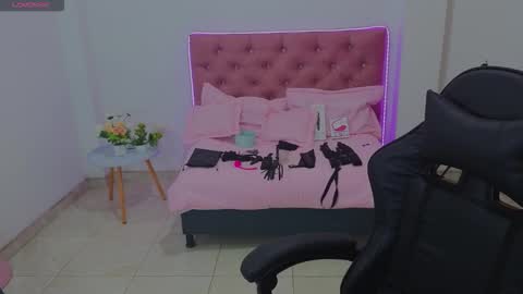 teffa_naught_hott online show from 12-04-25, 02:10