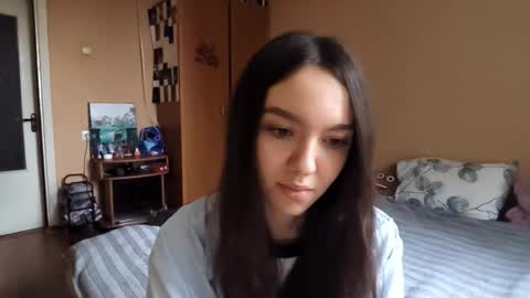 Kimi online show from 11-23-25, 01:33