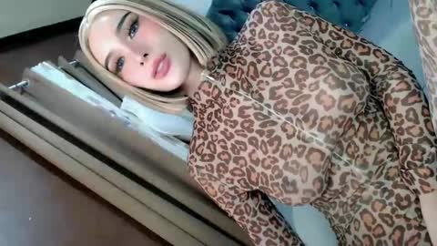 Snapshot of temptationofsex chatting on 02-22-25, 07:34 EVA GLASSCOTT online show from 02-22-25, 07:34