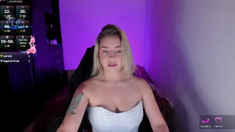 Snapshot of temptationsweet__ chatting on 05-14-26, 01:29 Sara online show from 05-14-26, 01:29