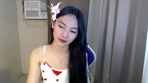 Snapshot of temptmebabyx chatting on 07-19-26, 09:24 YOGIRL MAXINE online show from 07-19-26, 09:24