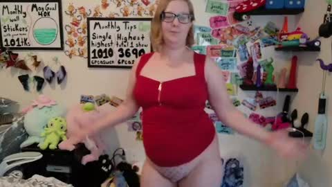 Snapshot of ten_tickle_pixie chatting on 05-11-26, 10:18 Pixie and Tentacle Overlord online show from 05-11-26, 10:18