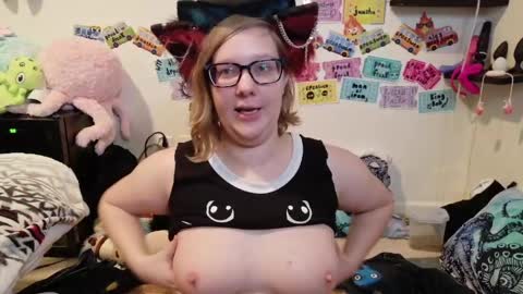 Snapshot of ten_tickle_pixie chatting on 05-19-26, 01:56 Pixie and Tentacle Overlord online show from 05-19-26, 01:56