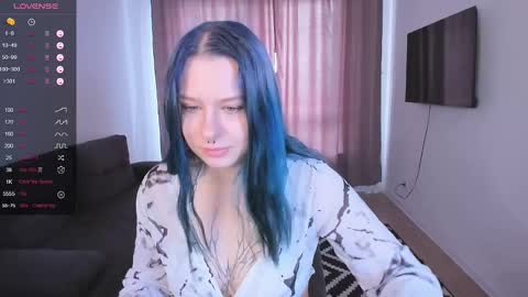 Snapshot of tender__kitty chatting on 06-04-26, 02:12 Sue online show from 06-04-26, 02:12