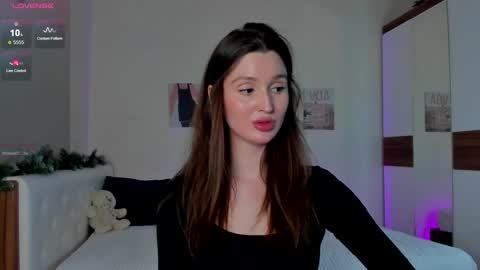 Snapshot of tender_babyy chatting on 01-15-25, 02:24 Sexy girl Li online show from 01-15-25, 02:24