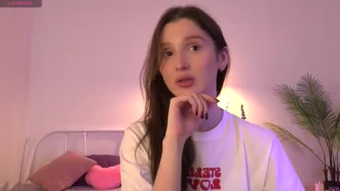 Snapshot of tender_babyy chatting on 09-09-25, 12:15 Sexy girl Li online show from 09-09-25, 12:15