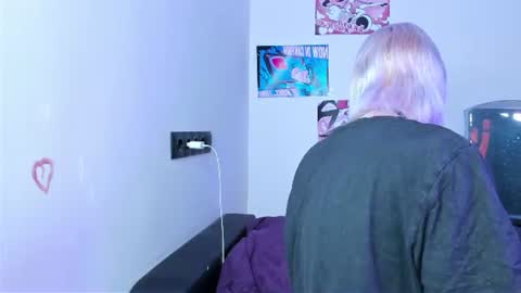 Snapshot of tenebrise chatting on 07-15-26, 03:01 Kira online show from 07-15-26, 03:01