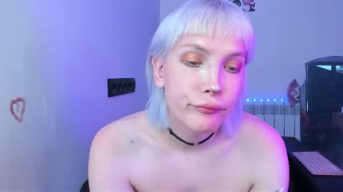 Snapshot of tenebrise chatting on 07-18-26, 01:43 Kira online show from 07-18-26, 01:43