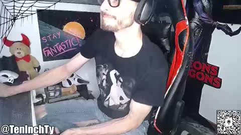 Snapshot of teninchty chatting on 10-30-25, 04:30 Ty online show from 10-30-25, 04:30