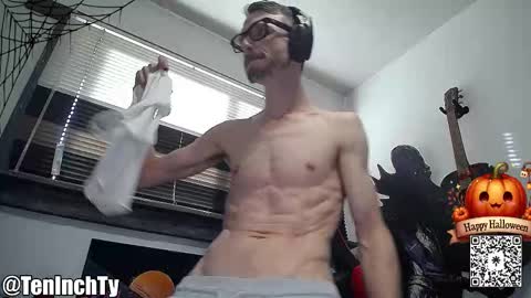 Snapshot of teninchty chatting on 10-31-25, 05:25 Ty online show from 10-31-25, 05:25