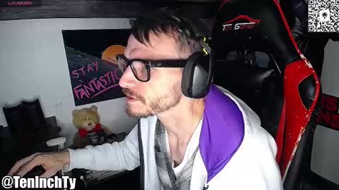 Snapshot of teninchty chatting on 11-05-25, 04:29 Ty online show from 11-05-25, 04:29