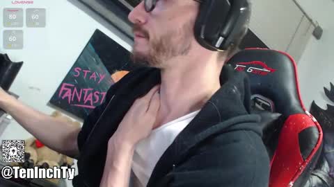 Snapshot of teninchty chatting on 11-17-25, 04:18 Ty online show from 11-17-25, 04:18