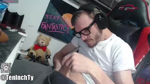 Snapshot of teninchty chatting on 11-18-25, 06:45 Ty online show from 11-18-25, 06:45