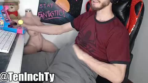 Snapshot of teninchty chatting on 01-16-26, 04:16 Ty online show from 01-16-26, 04:16