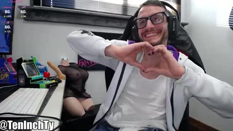 Snapshot of teninchty chatting on 02-10-26, 05:17 Ty online show from 02-10-26, 05:17