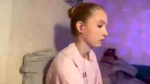 Im Olivia online show from 10-10-25, 03:11