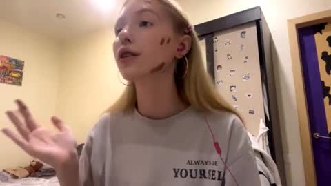 Im Olivia online show from 10-16-25, 02:07