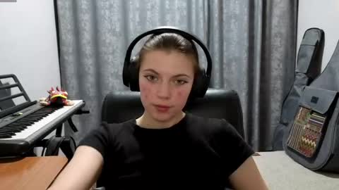 Anny Simpson online show from 04-14-26, 08:26