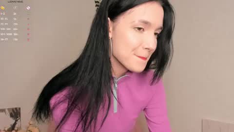 Caroline online show from 06-12-26, 05:23