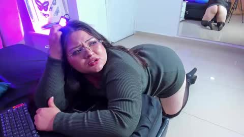 Snapshot of tessa_sinclaire chatting on 09-30-25, 09:31 TERESA online show from 09-30-25, 09:31