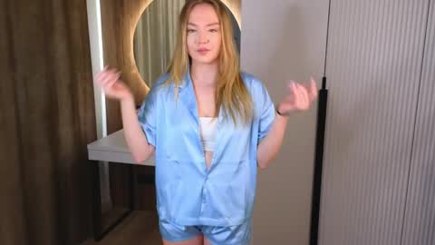 Candie online show from 04-01-26, 04:04