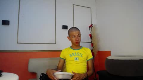 tessachains online show from 11-19-25, 03:39