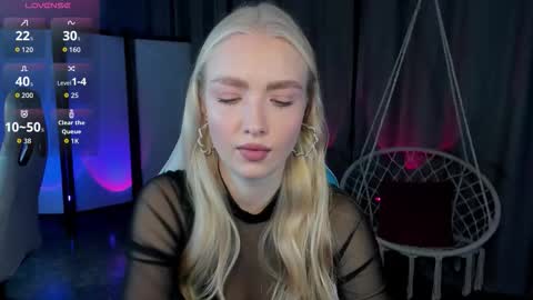 Snapshot of tessahamilton chatting on 11-30-25, 08:18 TessaHamilton online show from 11-30-25, 08:18