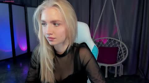 Snapshot of tessahamilton chatting on 12-04-25, 07:39 TessaHamilton online show from 12-04-25, 07:39