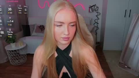 Snapshot of tessahamilton chatting on 04-28-26, 12:10 TessaHamilton online show from 04-28-26, 12:10