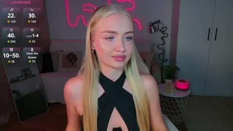 Snapshot of tessahamilton chatting on 05-29-26, 12:14 TessaHamilton online show from 05-29-26, 12:14