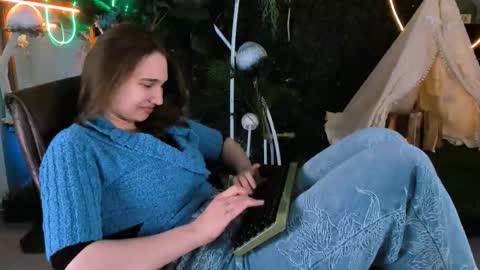 Tessa online show from 09-15-25, 05:07