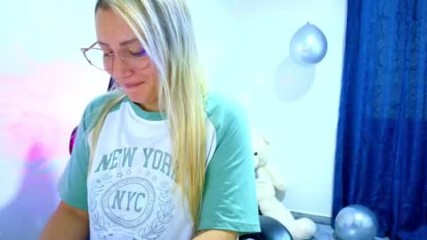 Tessy online show from 10-15-25, 01:44