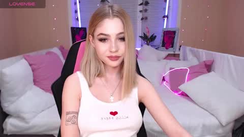 Snapshot of tessawillson chatting on 01-21-25, 02:15 Tessa online show from 01-21-25, 02:15