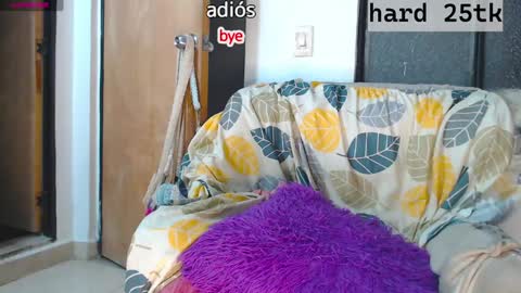 Snapshot of tessayleo_13 chatting on 12-31-24, 04:16 tessa y leo online show from 12-31-24, 04:16