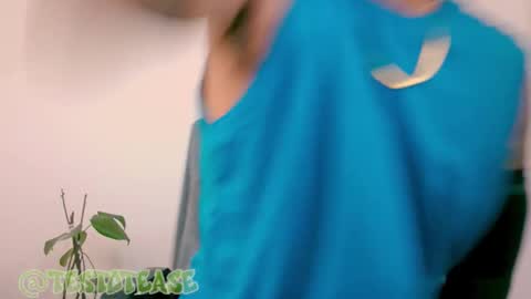 Snapshot of testotease chatting on 12-16-25, 05:40 Milo online show from 12-16-25, 05:40