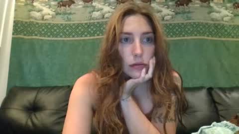 Snapshot of tfeather0532 chatting on 08-03-26, 04:44 Tessa online show from 08-03-26, 04:44