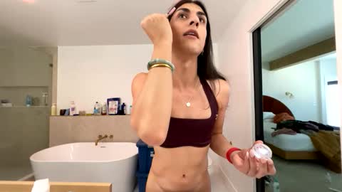 Snapshot of tgirltoesx chatting on 04-24-26, 07:49 babygirlmami online show from 04-24-26, 07:49