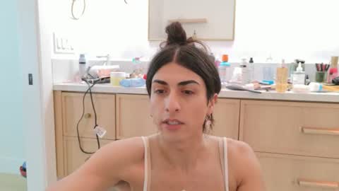 Snapshot of tgirltoesx chatting on 05-20-26, 06:36 babygirlmami online show from 05-20-26, 06:36