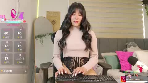 Snapshot of thaeltaylor chatting on 09-08-25, 09:03 Thael online show from 09-08-25, 09:03