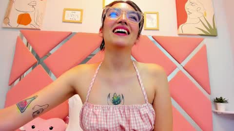 Snapshot of thailycherry chatting on 03-05-25, 07:38 Thaily online show from 03-05-25, 07:38